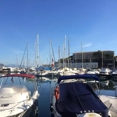 Sailing Yacht Ботель