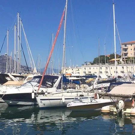 Sailing Yacht Hotel na wodzie Saint-Jean-Cap-Ferrat